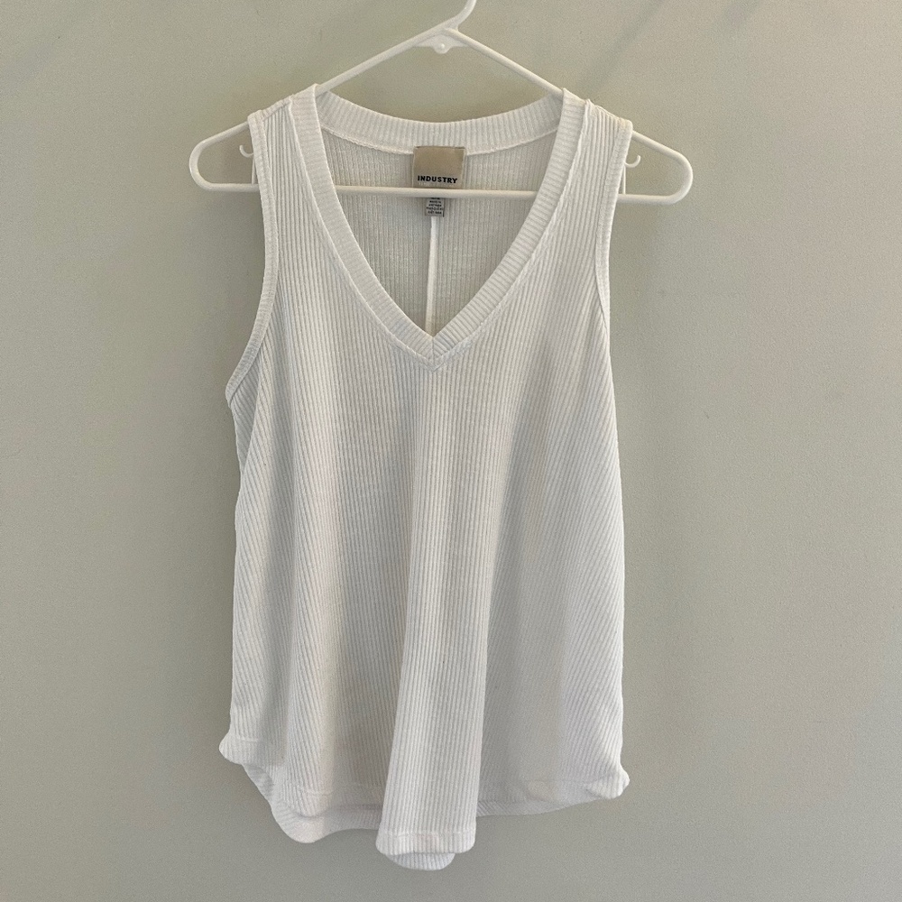 INDUSTRY— deep V-neck ribbed tank top —women’s size M